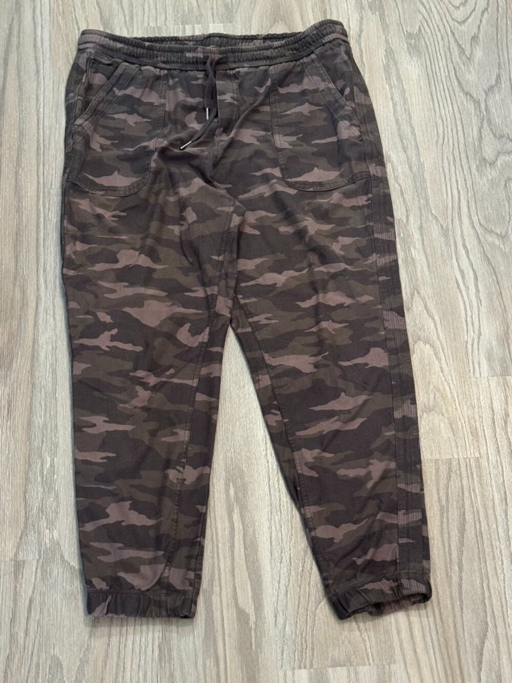 Athleta Camo Farallon Jogger, Black Olive Camo SIZE 16 - Picture 2 of 9